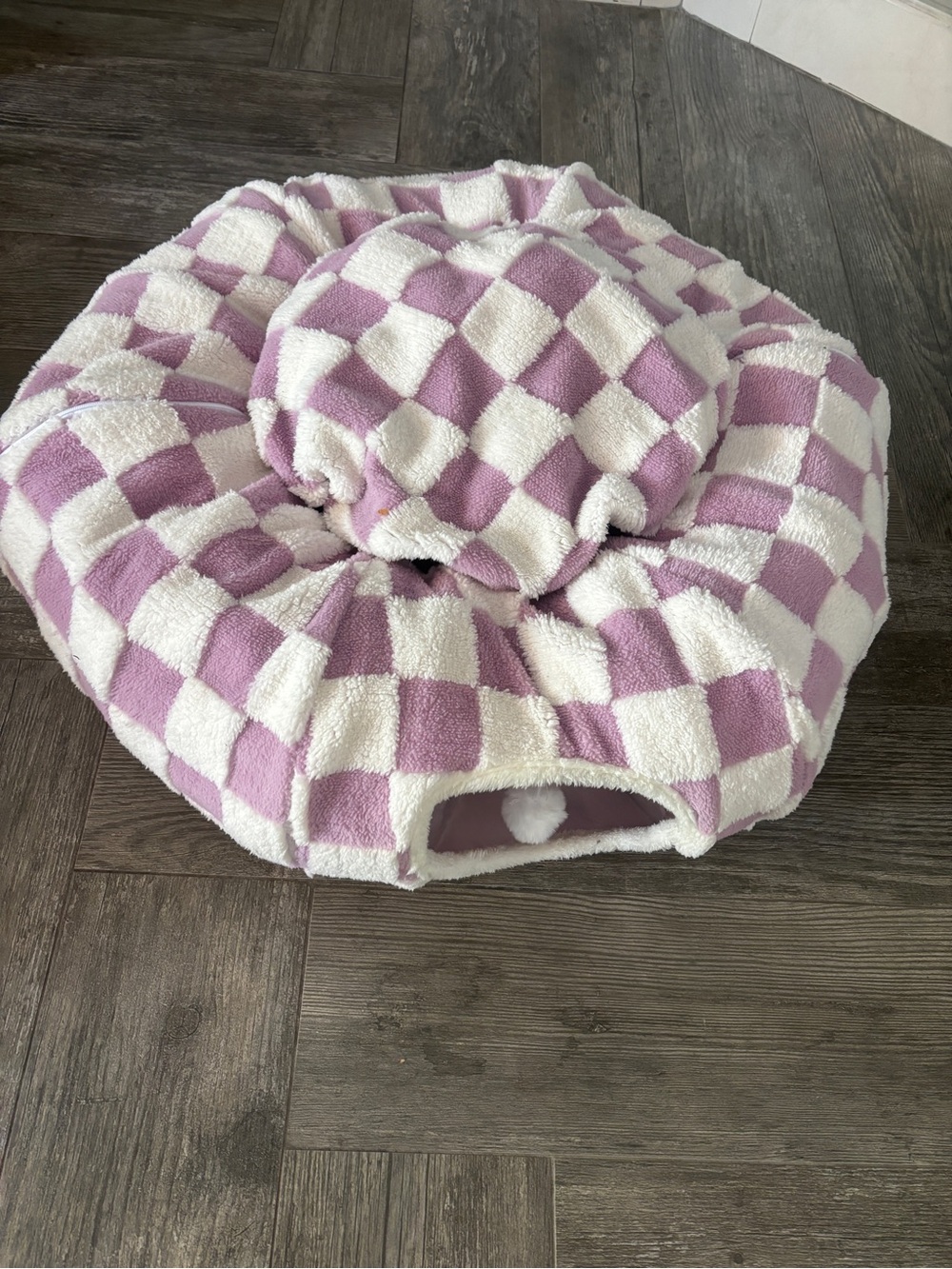 Plush Checkered Pet tunnel Bed in Lavender and White